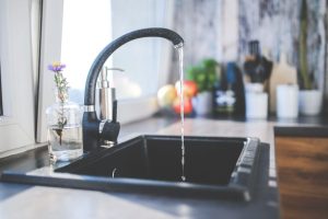 چگونه مشکل فشار شیر آب خانه خود را حل کنیم؟